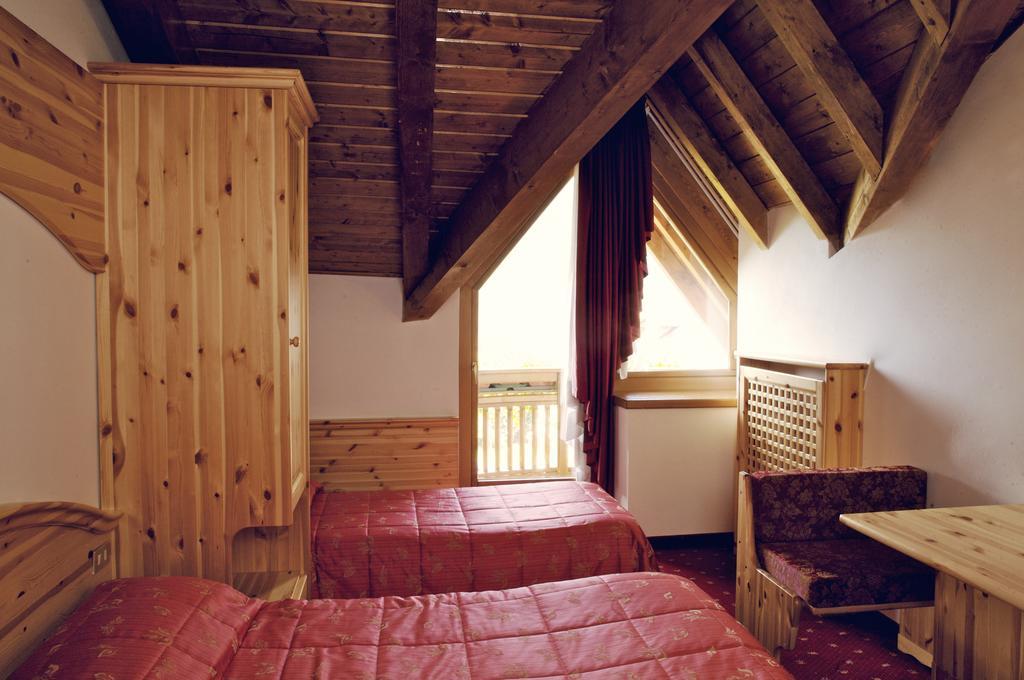 Hotel Almazzago Commezzadura Zimmer foto